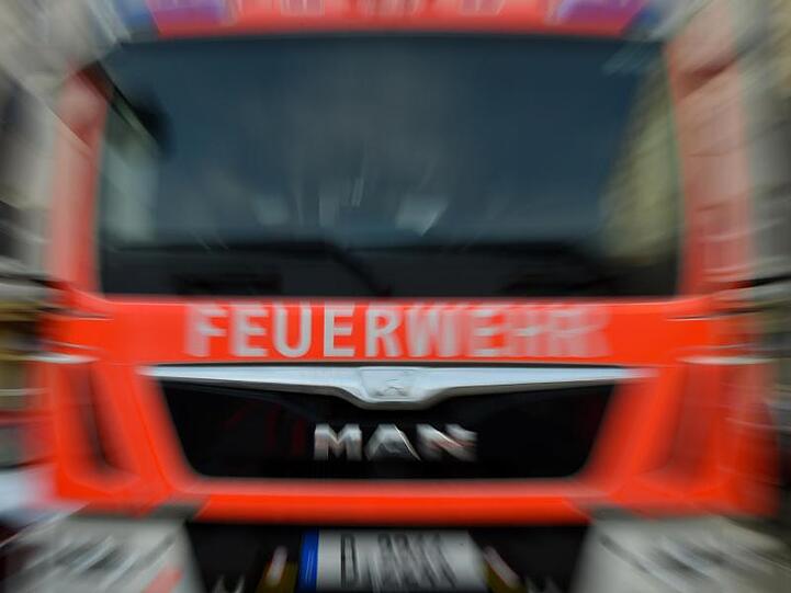 Ein Feuerwehrauto in Berlin. Foto: Britta Pedersen/Archiv