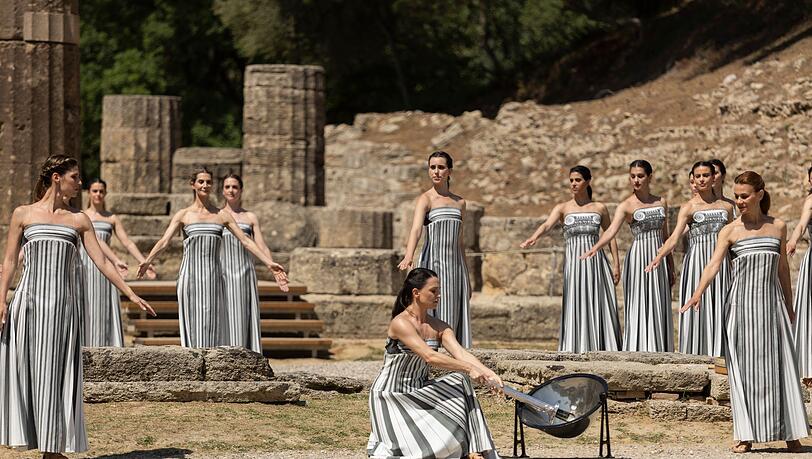 Wenn die Sonne nicht scheint, funktioniert es auch nicht mit der Entzündung des olympischen Feuers unter freiem Himmel. (Archivbild)