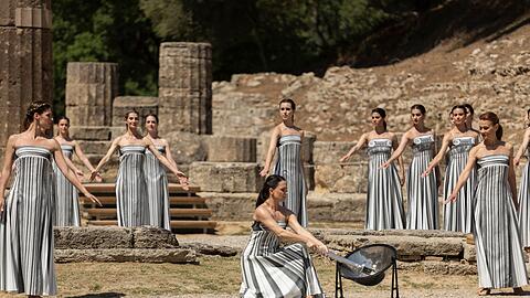Wenn die Sonne nicht scheint, funktioniert es auch nicht mit der Entzündung des olympischen Feuers unter freiem Himmel. (Archivbild)