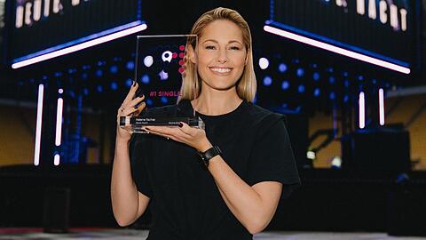 Helene Fischers neue Single schafft es aus dem Stand auf Platz 1 der Charts.