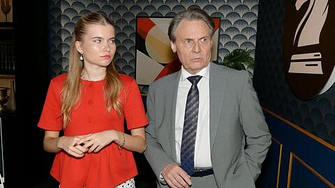 "GZSZ": Gerner (r.) will unter allen Umst&auml;nden Streit mit Johanna (l.) vermeiden.