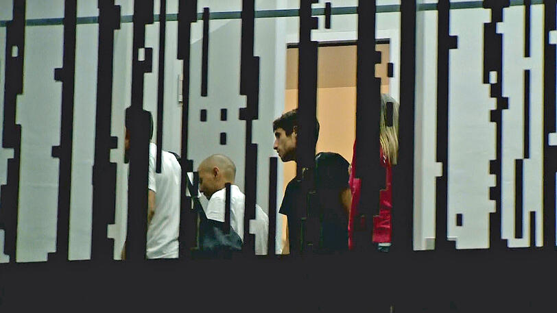 Javier Martínez mitten in der Nacht beim Medizincheck in München.