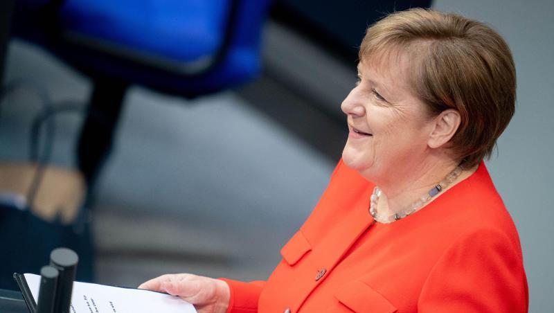 Bundeskanzlerin Angela Merkel spricht bei ihrer Regierungserklärung zur deutschen EU-Ratspräsidentschaft im Bundestag. Bundeskanzlerin Angela Merkel spricht bei ihrer Regierungserklärung zur deutschen EU-Ratspräsidentschaft im Bundestag.