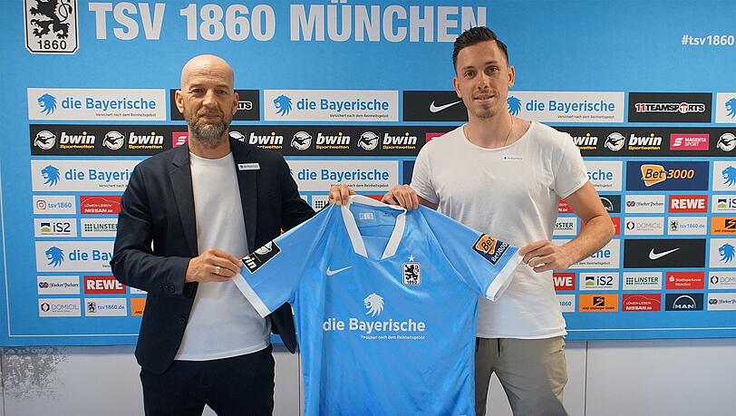 Der Nächste, bitte! Günther Gorenzel (l.) mit Neuzugang Marcel Bär. Der Nächste, bitte! Günther Gorenzel (l.) mit Neuzugang Marcel Bär.