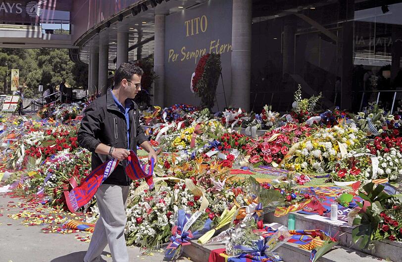 In Barcelona gedenkt man am Sonntag Tito Vilanova, der zwei Tage zuvor verstorben ist.