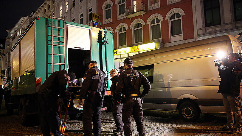 Bilder vom Tatort in Hamburg. In einem Restaurant wurde die Leiche eines Mannes entdeckt. Bilder vom Tatort in Hamburg. In einem Restaurant wurde die Leiche eines Mannes entdeckt.