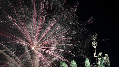 Feuerwerk am Brandenburger Tor - 2019 ist da.