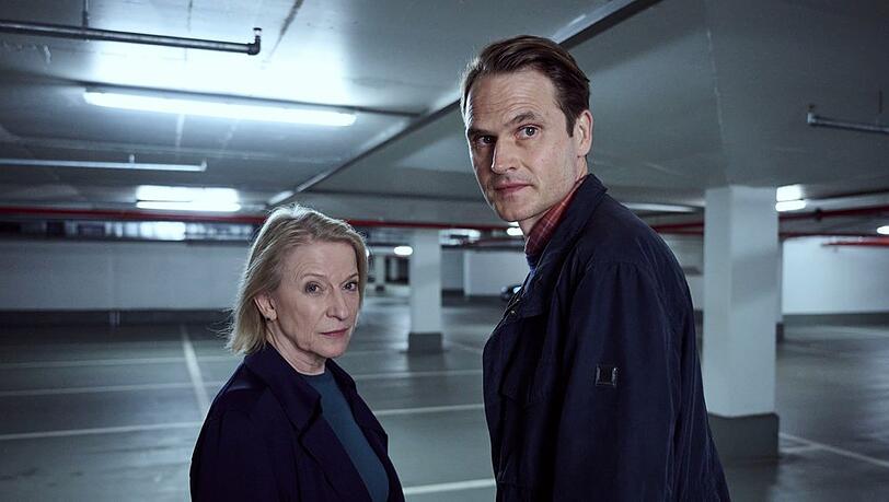 "Tatort: Trotzdem": Paula Ringelhahn (Dagmar Manzel) und Felix Voss (Fabian Hinrichs) in der Tiefgarage. "Tatort: Trotzdem": Paula Ringelhahn (Dagmar Manzel) und Felix Voss (Fabian Hinrichs) in der Tiefgarage.