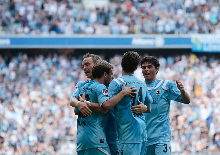 Jubel bei den Löwen: 4:0 schickte der TSV 1860 die Mannschaft aus Aue heim