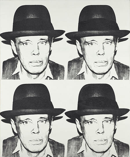 Andy Warhol zieht vor Joseph Beuys den Hut, 1980.