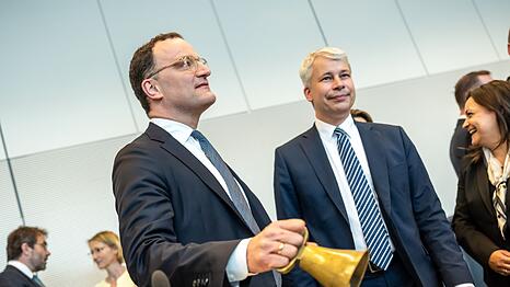 Auch die Spitze der Unionsfraktion will Di&auml;tenerh&ouml;hung nun aussetzen. (Archivbild)