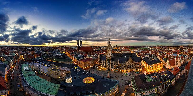 Diese atemberaubenden Panoramaaufnahmen hat AZ-Leser Dominik Hartmann vom Alten Peter aus gemacht.
