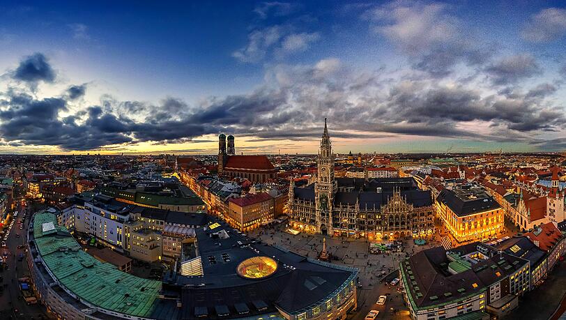 Diese atemberaubenden Panoramaaufnahmen hat AZ-Leser Dominik Hartmann vom Alten Peter aus gemacht. Diese atemberaubenden Panoramaaufnahmen hat AZ-Leser Dominik Hartmann vom Alten Peter aus gemacht.