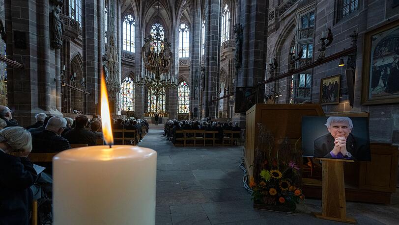 Die Trauerfeier fand in der Nürnberger Lorenzkirche statt.