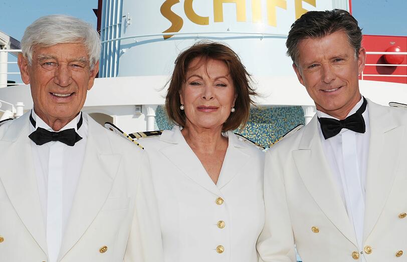 &bdquo;Traumschiff&ldquo;-Crew: Siegfried Rauch als Kapitän Paulsen, Heide Keller als Beatrice, Nick Wilder als Dr. Sander.