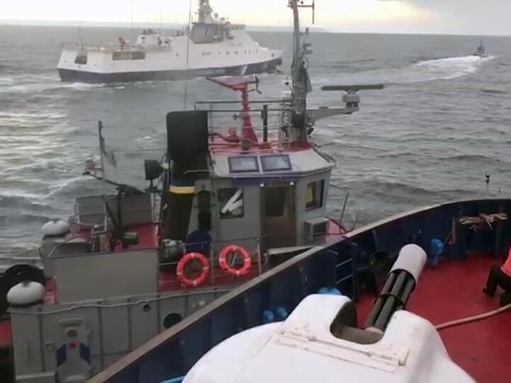 Dieses Bild zeigt den Vorfall zwischen der russischen Küstenwache und einem ukrainischen Marineboot.