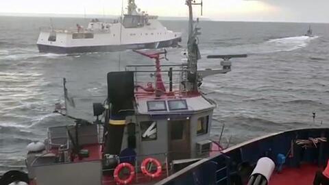 Dieses Bild zeigt den Vorfall zwischen der russischen Küstenwache und einem ukrainischen Marineboot.