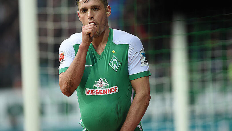 Der Bremer Zlatko Junuzovic jubelt über sein Tor zum 4:1 gegen Hannover. Der Bremer Zlatko Junuzovic jubelt über sein Tor zum 4:1 gegen Hannover.