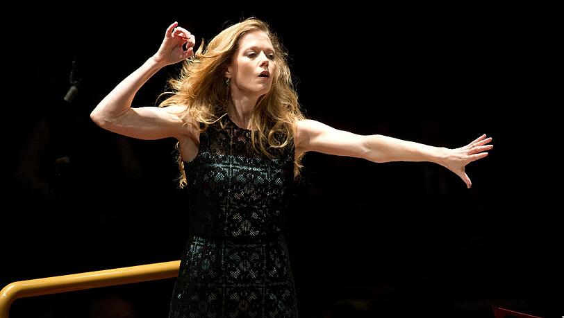 Barbara Hannigan dirigiert ein Werk von György Ligeti mit der Accademia Nazionale di Santa Cecilia in Rom. Barbara Hannigan dirigiert ein Werk von György Ligeti mit der Accademia Nazionale di Santa Cecilia in Rom.
