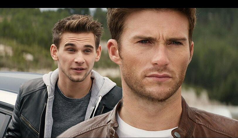 Andrew Foster (Scott Eastwood, rechts) und sein Halbbruder Garett (Freddie Thorp) stehlen an der Côte d'Azur seltene Luxusautos auf Bestellung.