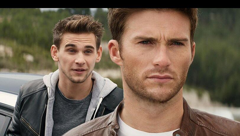 Andrew Foster (Scott Eastwood, rechts) und sein Halbbruder Garett (Freddie Thorp) stehlen an der Côte d'Azur seltene Luxusautos auf Bestellung.