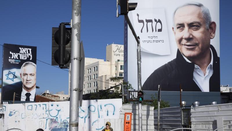 Wahlplakate zeigen den israelischen Ministerpräsidenten Benjamin Netanjahu (r) und den Oppositionspolitiker Benny Gantz (l). Wahlplakate zeigen den israelischen Ministerpräsidenten Benjamin Netanjahu (r) und den Oppositionspolitiker Benny Gantz (l).