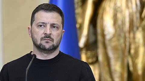 Der ukrainische Präsident Wolodymyr Selenskyj reist nach seinem Besuch im finnischen Helsinki weiter in die Niederlande.