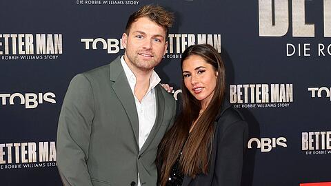 Julian und Sarah Engels sind seit 2021 verheiratet.