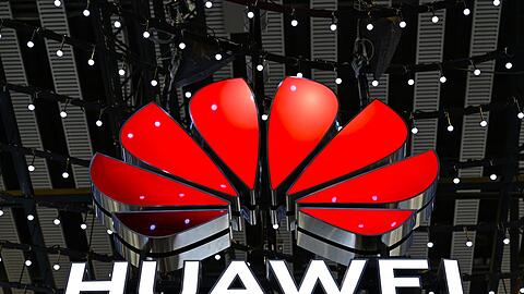 Die USA warnen Drittstaaten vor dem Kauf von Huaweis KI-Chips. China wirft Washington daher Mobbing vor.