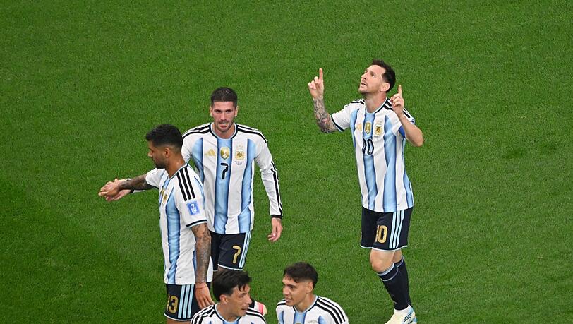 Lionel Messi (r.) nach seinem WM-Rekordtor. Lionel Messi (r.) nach seinem WM-Rekordtor.
