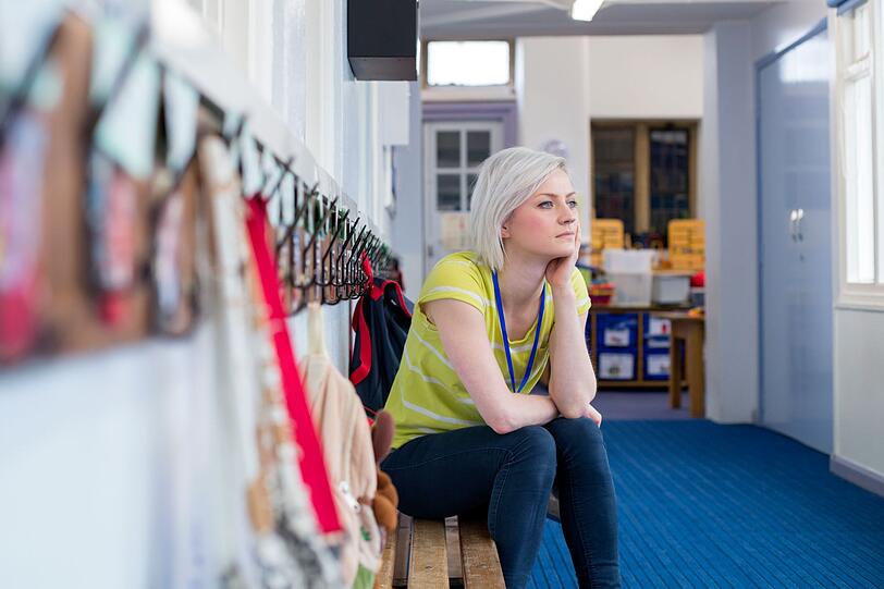 Eltern f&auml;llt die Eingew&ouml;hnung meist schwerer als dem Kind selbst. Viele Kitas verteilen vor der Eingew&ouml;hnung einen Leitfaden f&uuml;r die Eltern. Beherzigen Sie die Ratschl&auml;ge der Erzieher und versuchen Sie, die aufregende Zeit, die Ihrem Kind (und Ihnen) bevorsteht, mit Ruhe zu &uuml;berstehen. Und vor allem: Nehmen Sie sich zur&uuml;ck und lassen Sie Ihrem Kind den Freiraum, den es braucht, die neue Umgebung kennenzulernen.