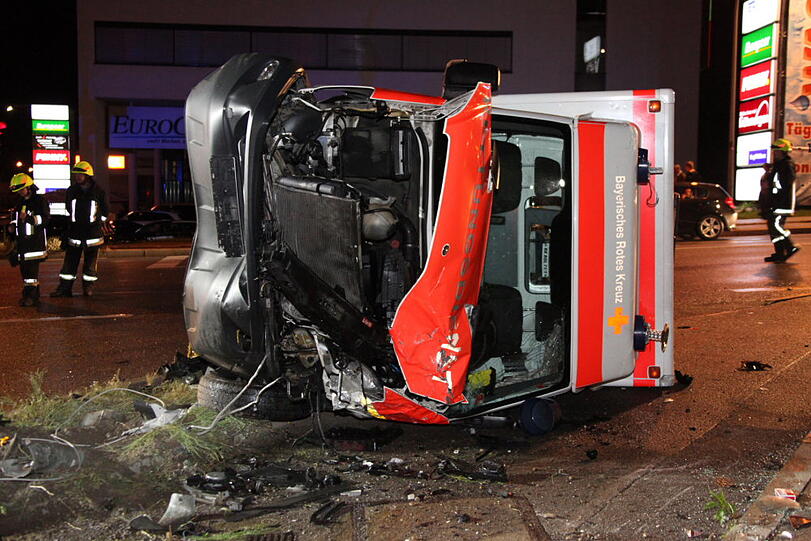 Crash mit Rettungswagen: Bilder aus Landshut!