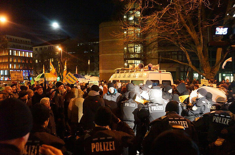 Rund 2000 Demonstranten haben sich am vergangenen Montag an der Protestkundgebung gegen die Anti-Islam-Bewegung am Oberanger beteiligt.