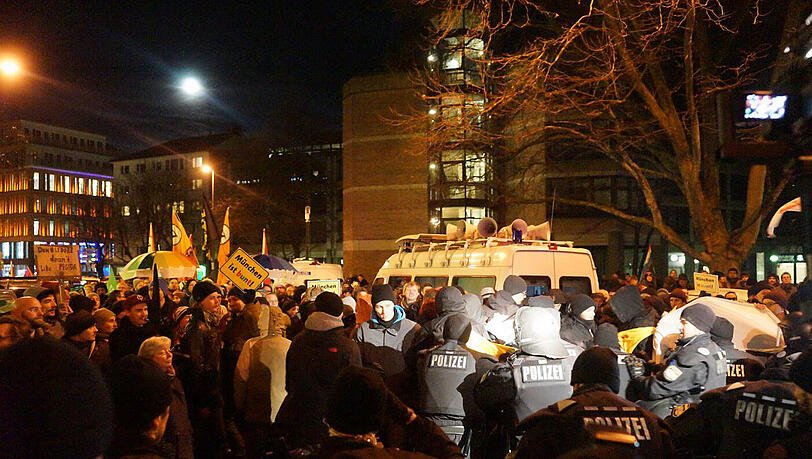 Rund 2000 Demonstranten haben sich am vergangenen Montag an der Protestkundgebung gegen die Anti-Islam-Bewegung am Oberanger beteiligt.