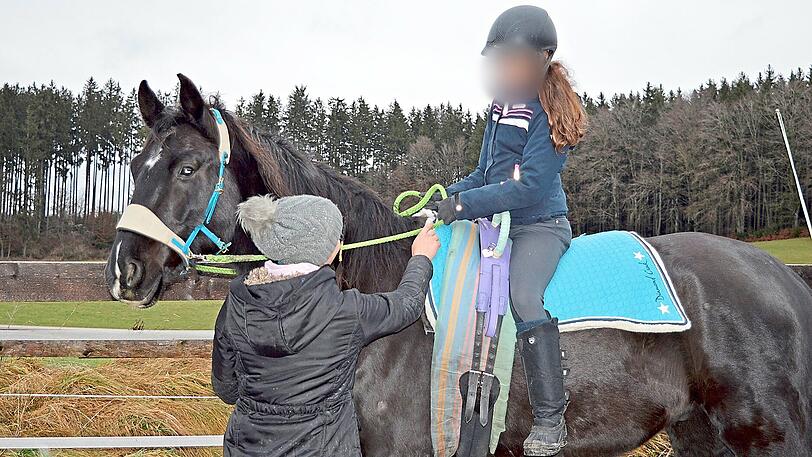 Nähe ist bei der Reittherapie besonders wichtig.