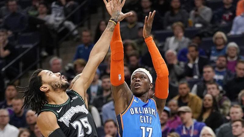 Dennis Schröder (r) verlor erneut mit Oklahoma City Thunder. Dennis Schröder (r) verlor erneut mit Oklahoma City Thunder.