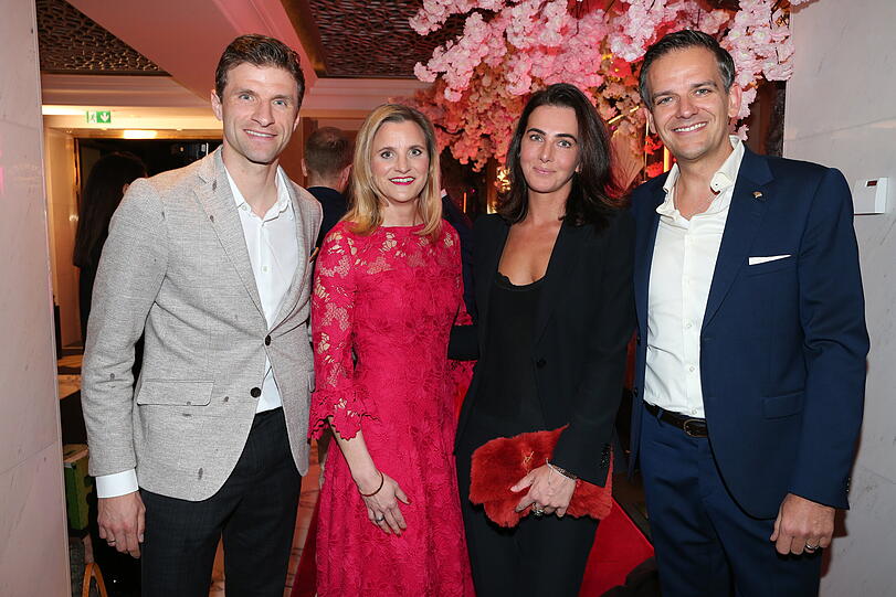 Auch Thomas Müller und seine Ehefrau Lisa Müller besuchten das Mandarin Oriental in München. Dort soll das Paar zu den Stammgästen gehören.