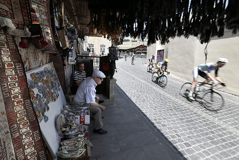 Gemütliche Zuschauer beim Radrennen in Baku.