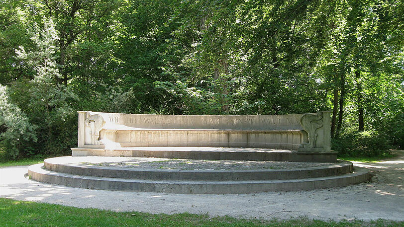 Die pompejanische Bank im Englischen Garten.