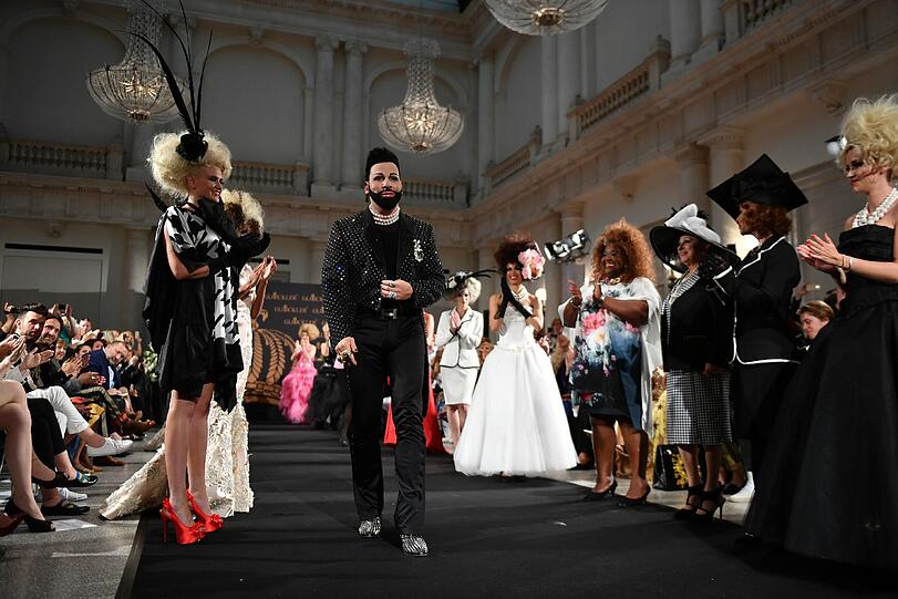Harald Glööckler hat auf der Berlin Fashion Week seine neue Kollektion präsentiert.