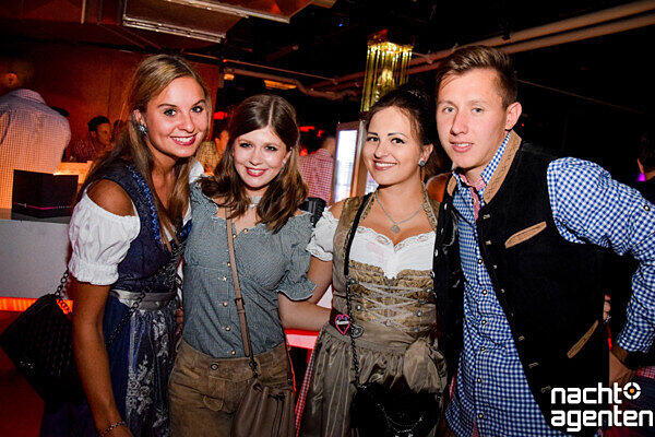 Zur Wiesn machen die Münchner im Neuraum nonstop Party.
