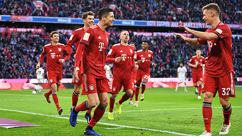 Klare Sache im Hinspiel: Die Bayern um Torjäger Robert Lewandowski (M.) und Joshua Kimmich (r.) gewinnen im Dezember mit 3:0 gegen den 1. FC Nürnberg.
