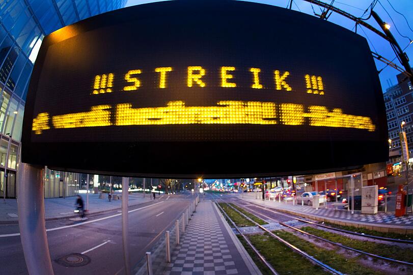 Arbeitnehmer müssen sich Alternativen überlegen, wenn der gewohnte Zug wegen Streik nicht fährt.