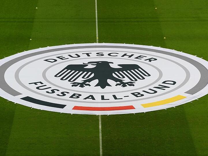 Das Logo des DFB. Foto: Hendrik Schmidt/dpa/Symbolbild