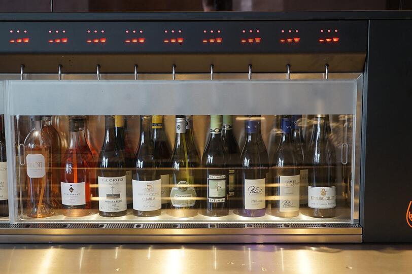 Die Weinbar hat seit Freitag geöffnet.