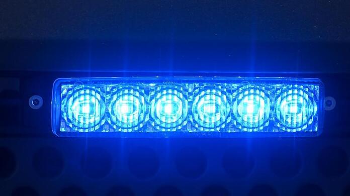 Ein Mann ist am Steuer bewusstlos geworden und kurze Zeit später im Krankenhaus gestorben. (Symbolbild)