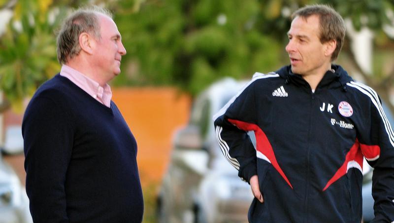 Uli Hoeneß und Bayern-Trainer Jürgen Klinsmann. Der Vorstand hat dem Coach das Vertrauen ausgesprochen. Uli Hoeneß und Bayern-Trainer Jürgen Klinsmann. Der Vorstand hat dem Coach das Vertrauen ausgesprochen.