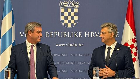 Markus S&ouml;der (l) trifft in Zagreb den kroatischen Premierminister Andrej Plenković.