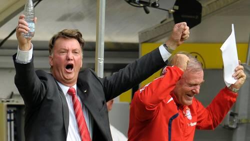 Louis van Gaal und Hermann Gerland haben sichtlich Spaß an Bayerns jüngster Erfolgsserie. Louis van Gaal und Hermann Gerland haben sichtlich Spaß an Bayerns jüngster Erfolgsserie.