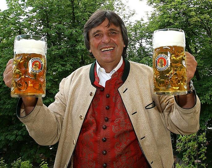 Zwei Maßn für den 87. Rang im Gastro-Ranking: Peter Pongratz.